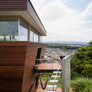 他の地域のコンテンポラリースタイルのおしゃれな横庭のデッキの写真