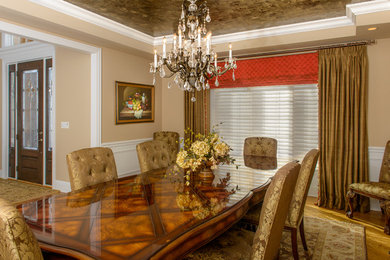 Example of a classic dining room design in Chicago