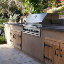 outdoor kitchen