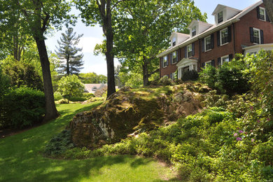 Design ideas for a mid-sized traditional partial sun front yard landscaping in Boston.