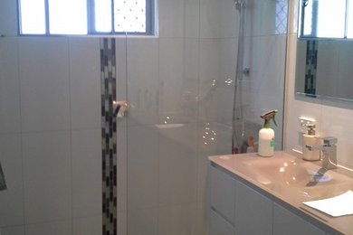 This is an example of a contemporary bathroom in Brisbane.
