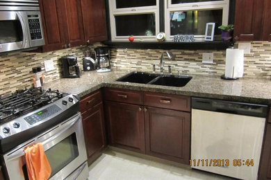 Example of a classic kitchen design in Portland