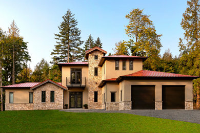 Diseño de fachada de casa beige y roja mediterránea extra grande de tres plantas con revestimiento de estuco, tejado a cuatro aguas y tejado de metal