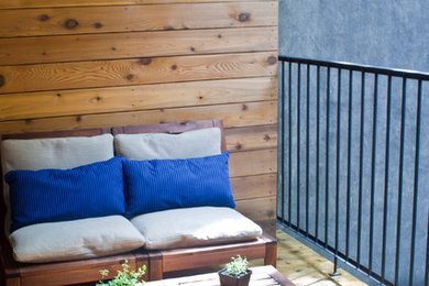Balcony - contemporary balcony idea in Montreal