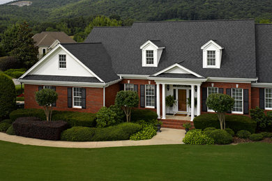 Example of a classic exterior home design in Philadelphia