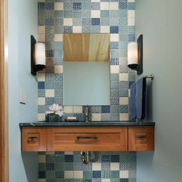 Lake Spirit Retreat: Powder Room