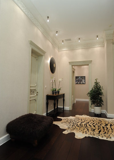 Crown Molding: Is It Right for Your Home?  Contemporary Living Room by Gauhar ZH