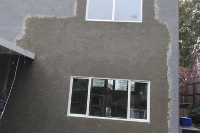 Example of an exterior home design in Sacramento