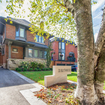 Beautiful Tall Wooden Fence Backyard - Greater Toronto Area