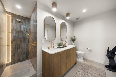 Bathroom - bathroom idea in Los Angeles