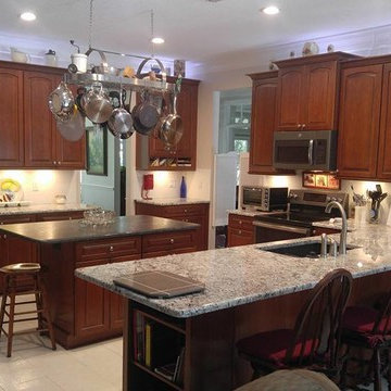 KraftMaid Cherry with Onyx Glaze