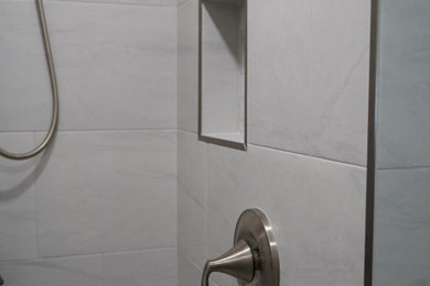 Inspiration for a mid-sized modern bathroom remodel in Orlando