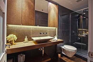 Inspiration for a modern bathroom remodel in Montreal