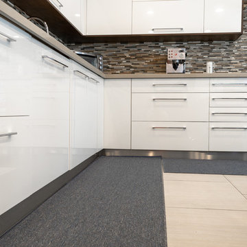 Beige high-gloss kitchen in Toronto