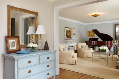 Источник вдохновения для домашнего уюта: изолированная гостиная комната среднего размера в стиле неоклассика (современная классика) с музыкальной комнатой, синими стенами и паркетным полом среднего тона без камина, телевизора
