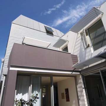 Two Houses, Bronte
