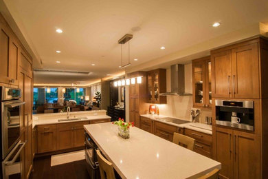 Inspiration for a large contemporary u-shaped eat-in kitchen in Orlando with an undermount sink, shaker cabinets, medium wood cabinets, quartzite benchtops, white splashback, stainless steel appliances, dark hardwood floors and with island.