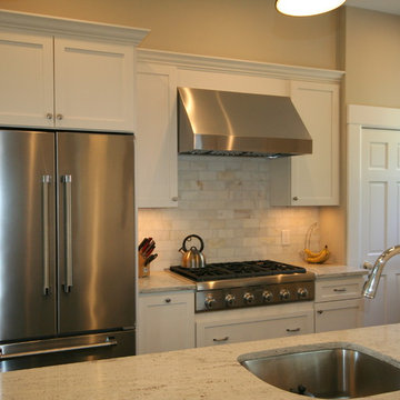 Fieldstone Cabinetry Bristol Marshmallow Cream with Java island
