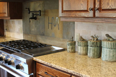Kitchen - traditional kitchen idea in Jackson