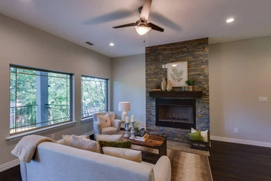 Example of a living room design in Dallas