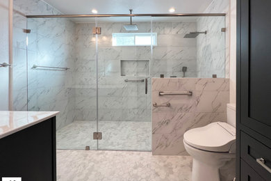 Minimalist bathroom photo in Los Angeles