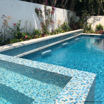 Pacific Palisades - Contemporary Rectangular Swimming Pool with Spa and Window