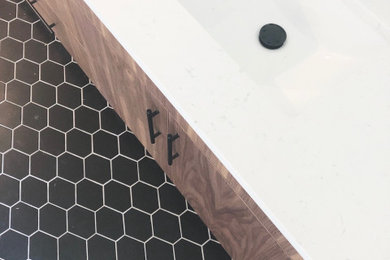 Example of a minimalist bathroom design in Edmonton