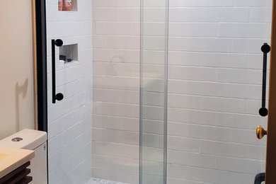 Example of a trendy bathroom design