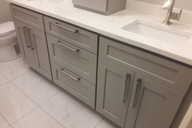 Example of a minimalist bathroom design in Atlanta