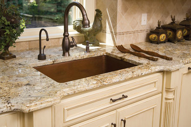 Inspiration for a timeless home design remodel in Cleveland