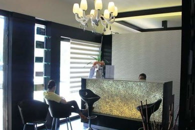 Example of a minimalist home design design in Other