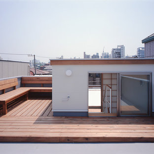 東京23区のモダンスタイルのおしゃれな屋上のデッキ (日よけなし) の写真
