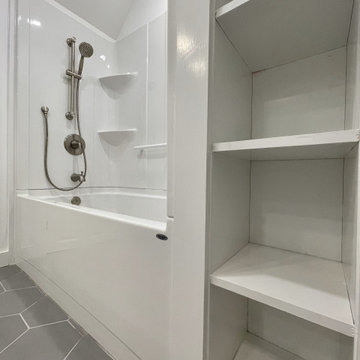 Kid Bathroom: Tub and Shower Combo