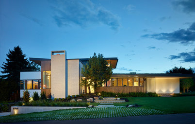 Houzz Tour: Tapping Midcentury Mod and Views in Seattle