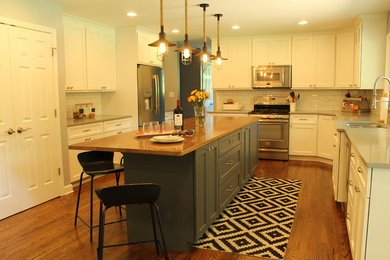Design ideas for a transitional kitchen in Chicago.