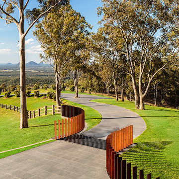 LUXE LODGE - Driveway approach - Cattle grid and fins designed to stop cattle.
