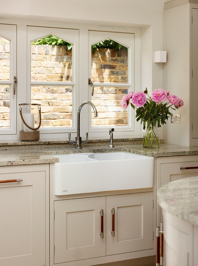 Contemporary Kitchen by Davonport