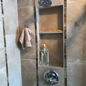 Midland - Transitional Bathroom