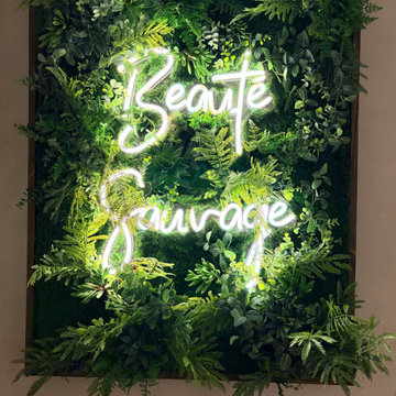 Tableau végétal sur mesure avec néon pour Powder Room