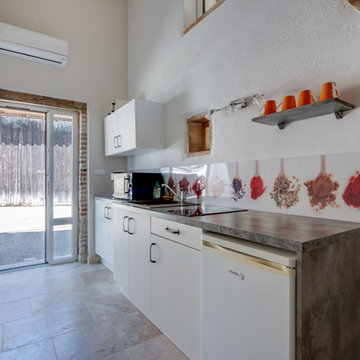 Aménagement d'une cuisine dans un gîte.