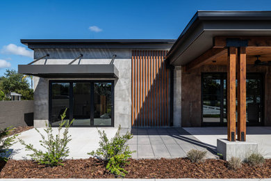Exterior home photo in Tampa