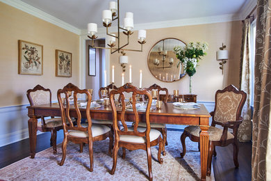 Dining room - mid-sized transitional dining room idea in New York