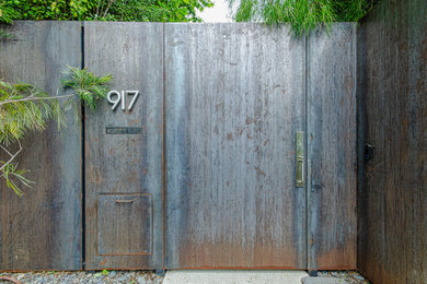 Inspiration for a contemporary exterior home remodel in Los Angeles