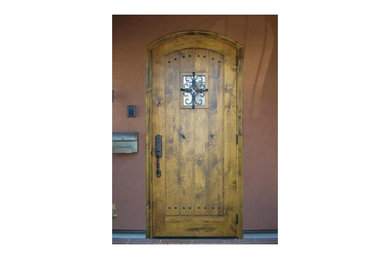 名古屋にある北欧スタイルのおしゃれな玄関 (木目調のドア) の写真