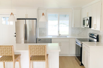 Kitchen - mid-sized transitional l-shaped kitchen idea in Seattle with shaker cabinets, white backsplash and an island