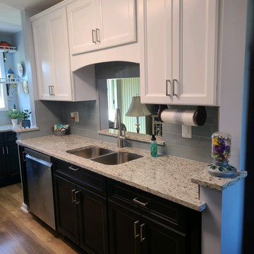 Transitional Kitchen Remodel Done in a Two-Tone Color