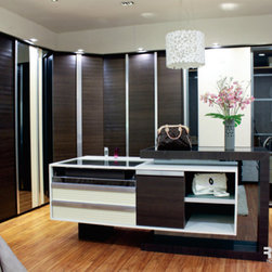 Walk in Closet - Closet Storage