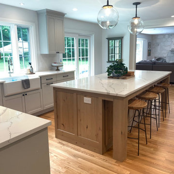 Stunning, Spacious Dura Supreme Kitchen