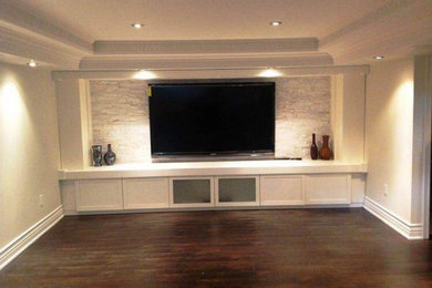 Large transitional home design photo in Toronto