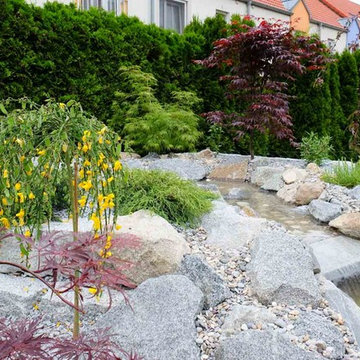 Gartenumgestaltung mit Bachlauf